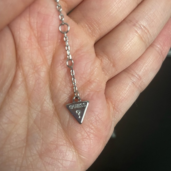 Delicate silver Guess bracelet - Picture 3 of 4